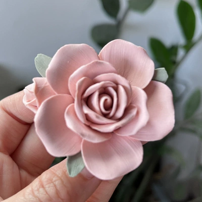 Car Perfume Aromatherapy – Ceramic Flower Long-Lasting Fragrance - pink-rose-air-vent-aromatherapy-with-leaves-with-15ml-aromatherapy