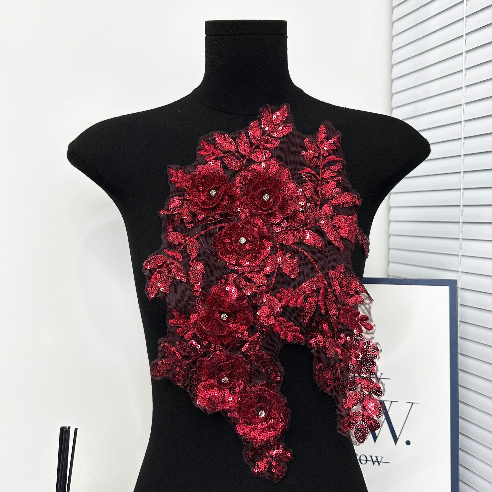 Gran tamaño 3D rosa bordada tela pegada vestido de boda cheongsam DIY accesorios de decoración de clavos hechos a mano encaje de perlas image 12