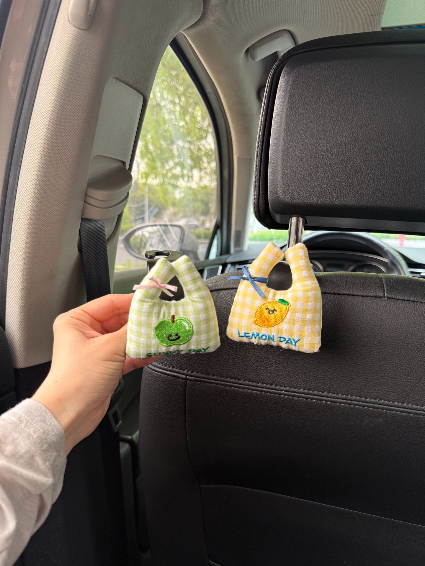 Car-mounted hook for in-car creative multifunctional storage, fruit shopping bag, tote bag hook for neat organization