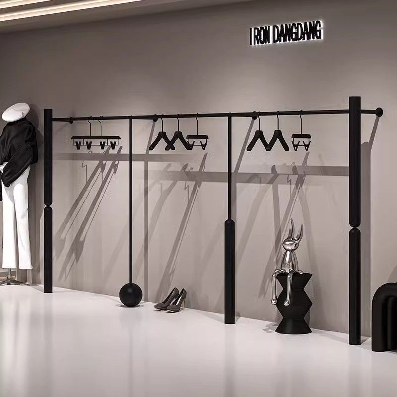 Tienda de ropa de hierro forjado estantes negros tiendas de ropa en línea especial percha de ropa de pared tienda de ropa de mujer estante de exhibición
