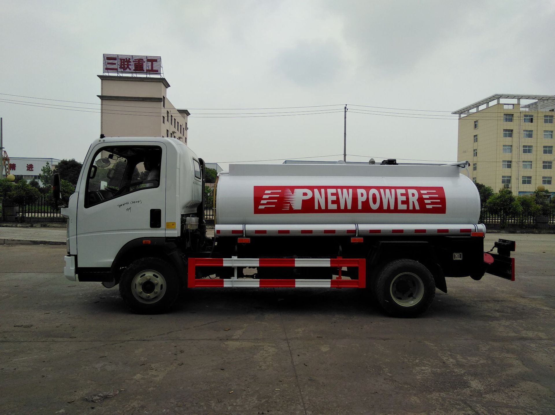 出口全驱中国重汽豪沃豪曼王牌小型轻卡加油罐车18953179828