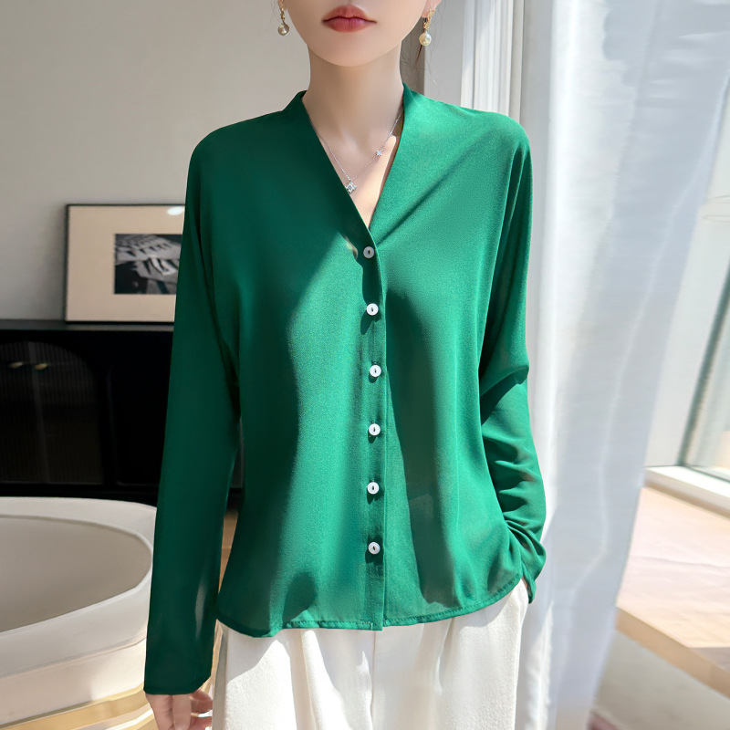 Elegant V-Neck Women's Long-Sleeve Thin Sun-Protective Cardigan, Intellectual Chiffon Blouse Paired with a Skirt Elegant V-Neck Women's Long-Sleeve Thin Sun-Protective Cardigan, Intellectual Chiffon Blouse Paired with a Skirt