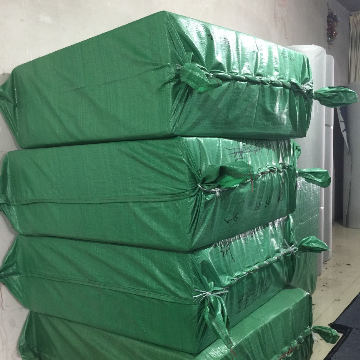 厂家批发蛇皮袋绿色大号服装物流包装防水聚丙烯打包编织袋