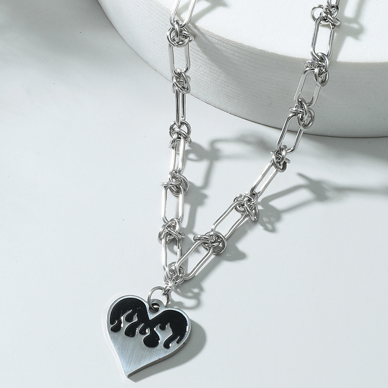 Love Necklace Jewelry Niche Design Titanium Steel Heart-shaped Flame Clavicle Chain Accessories display picture 4