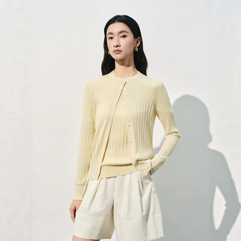 Customized New Spring and Summer Silk Knitwear for Women, Skin-Friendly Slimming Mulberry Silk Top, Round Neck Knit Cardigan for Women Customized New Spring and Summer Silk Knitwear for Women, Skin-Friendly Slimming Mulberry Silk Top, Round Neck Knit Cardigan for Women