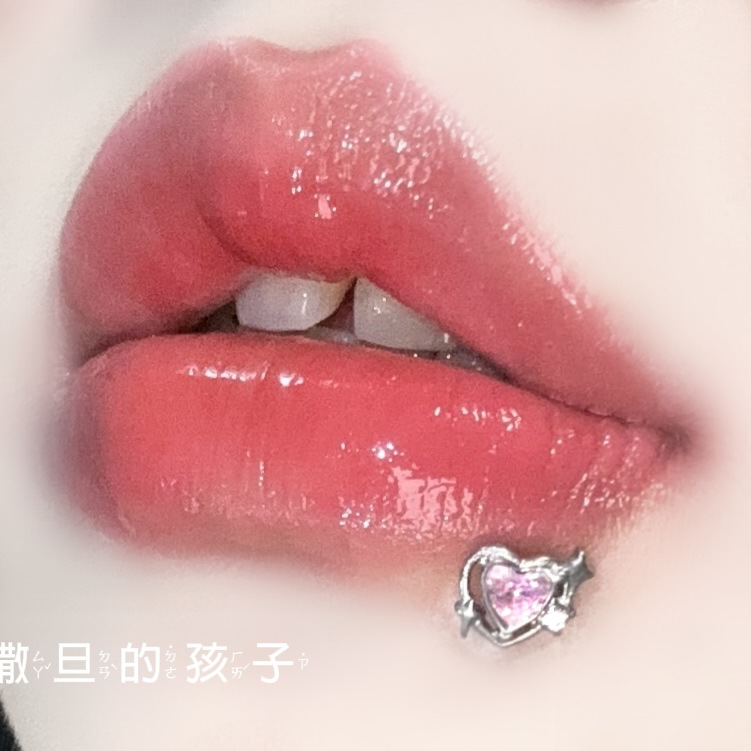 Silver pointed spike labret stud material detail