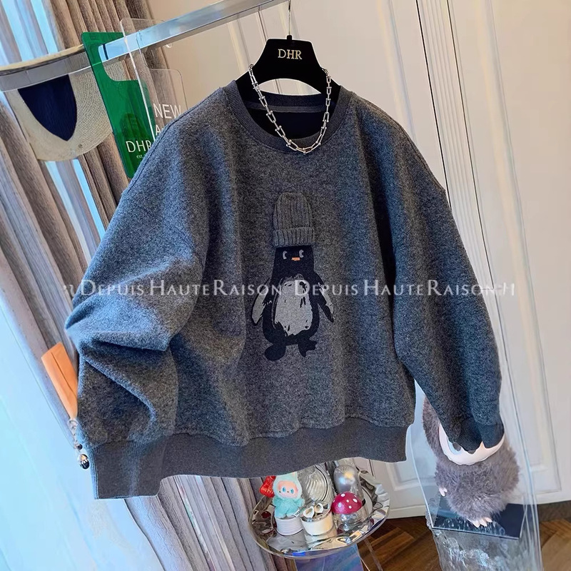 Cross-Border Cartoon Cute Age-Reducing Penguin Round-Neck Sweatshirt Loose Korean Style Pullover Top Women's Autumn and Winter New Hot Style