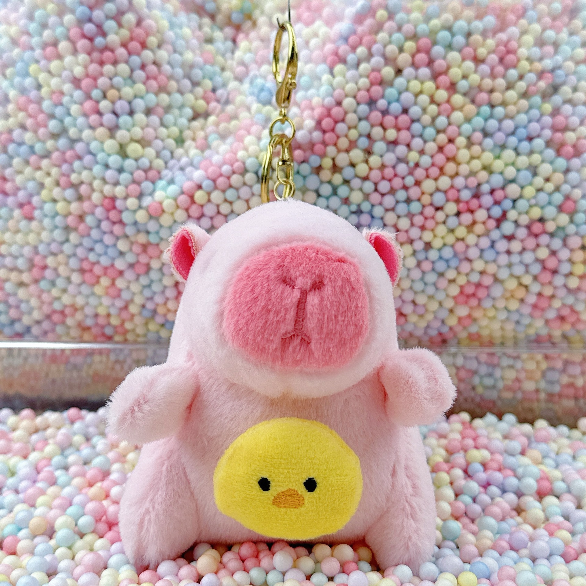 손에 쥐고 있는 병아리 핑크 카피발라 + 골드 버클