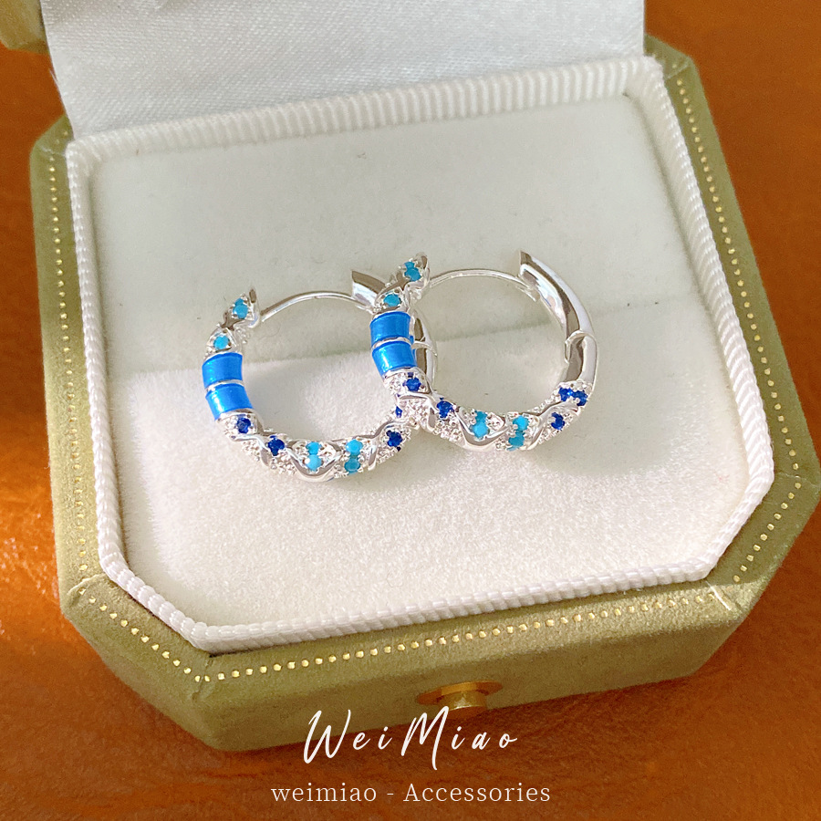 Zircon azul goteo de aceite geométrico perfiles de orejas redondas temperamento simple pendientes cotidianos lujosos de alta calidad al por mayor