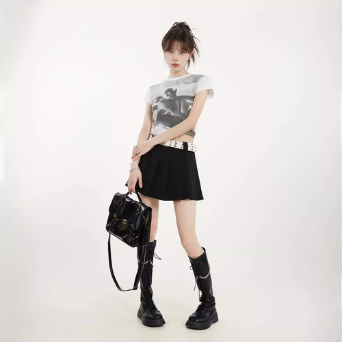 American Retro Short-Sleeve T-Shirt for Women - Summer New Arrival, Regular Shoulder Fit, Slimming Design, Unique and Bold Style, Short-Sleeve Top