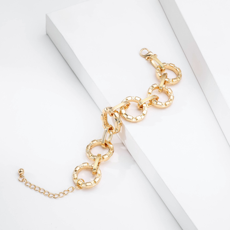 New Simple Alloy Chain Embossed Gold Bracelet display picture 7