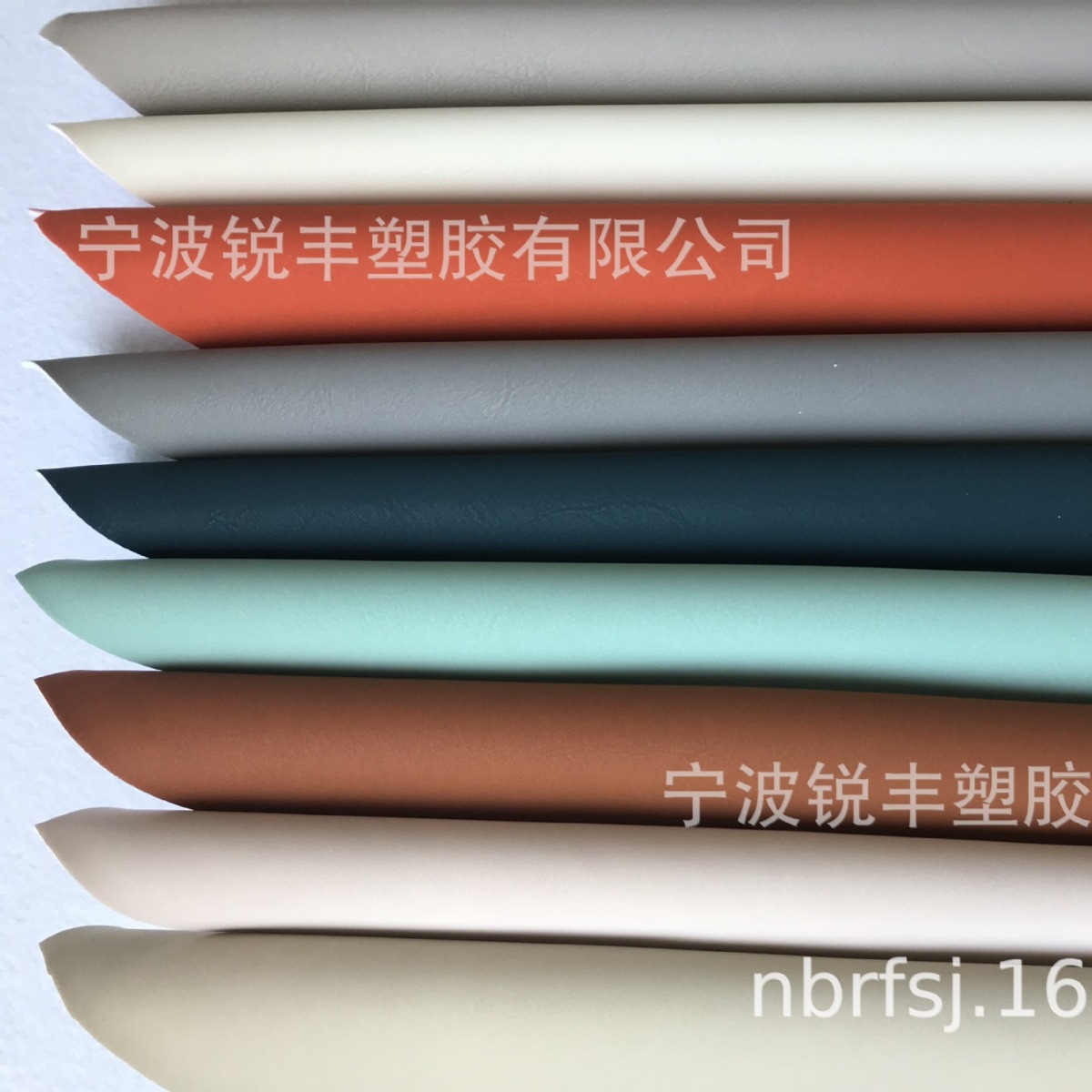 厂家供应1.0MM 科技底布超强肤感无溶剂PU革、不含DMF家俱沙发革