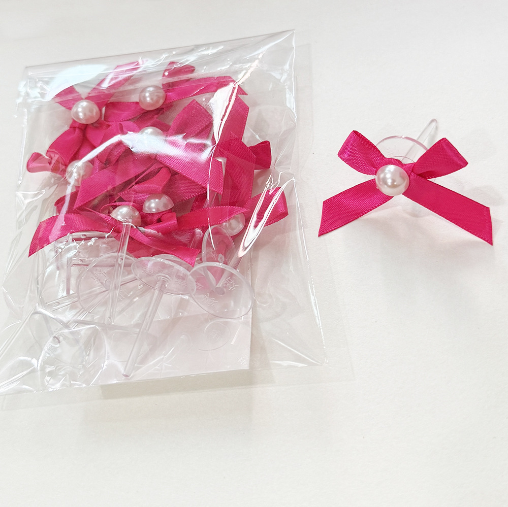 Complemento rojo rosa con lazo de perlas