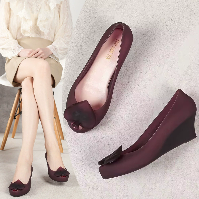 2024 Новые туфли на танкетке с открытым носком и персиковым сердцем с желе, крутые резиновые сапоги, модная универсальная дорожная обувь, однослойная обувь