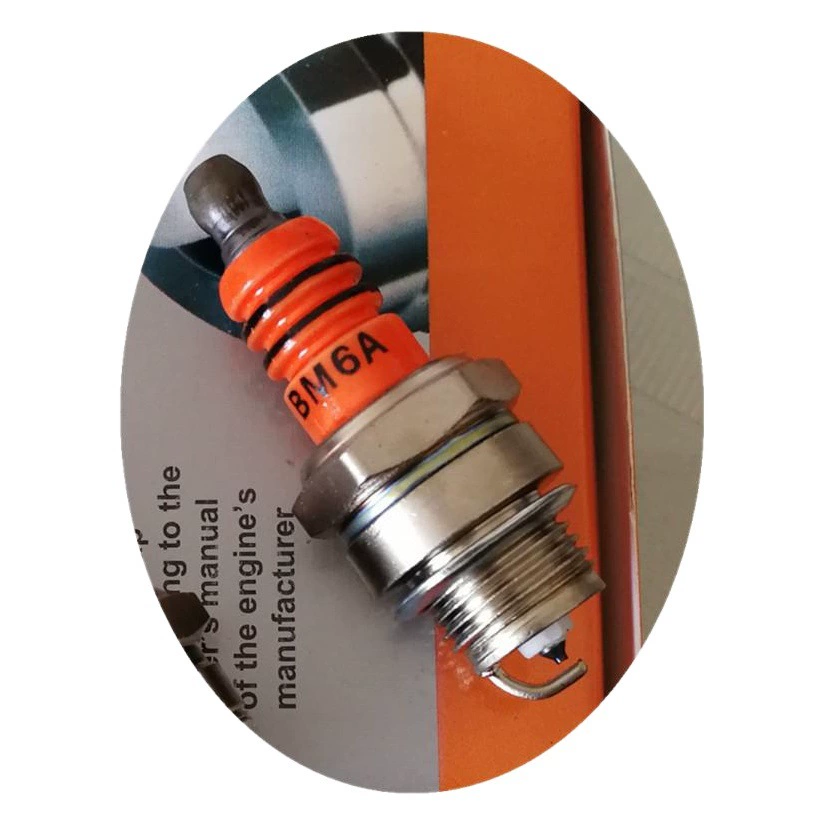 Свеча зажигания для бензопилы, опрыскивателя, почвонарезки, кустореза, двухтактной газонокосилки. Пакет свечей зажигания 251.