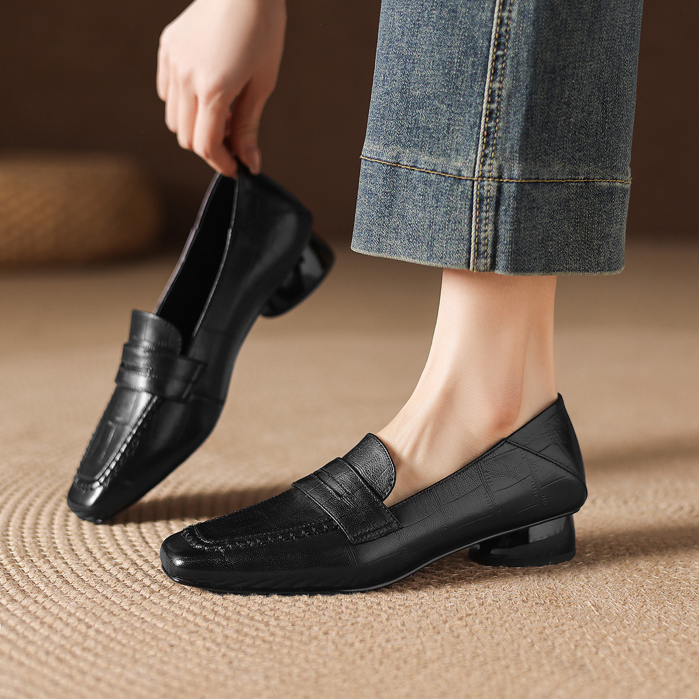 Giày loafer nữ da dê mũi vuông gót thấp cổ điển — đen
