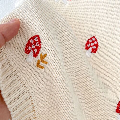  Autumn Clothes for Infants, Toddlers and Girls Baby Suit Embroidered Lotus Leaf Collar Knitted Top + Straps Harness 2-piece Suit