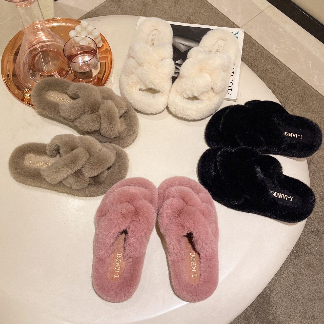 Una grande generazione di capelli, intrecci di pasta fritta, pantofole di peluche comode con suola spessa interna, pantofole di peluche in cotone_voghion.com