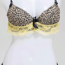 �������b