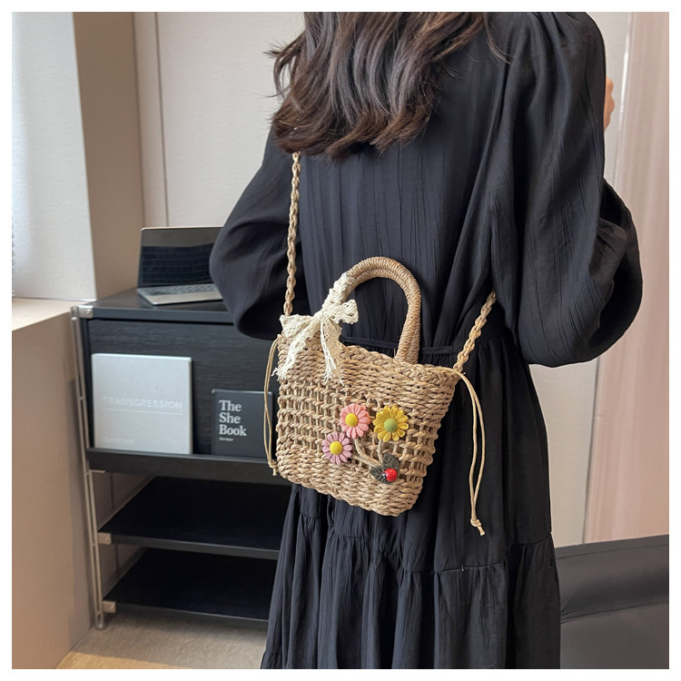 Women's Small Spring&Summer Straw Flower Vacation Beach Weave String Straw Bag display picture 14