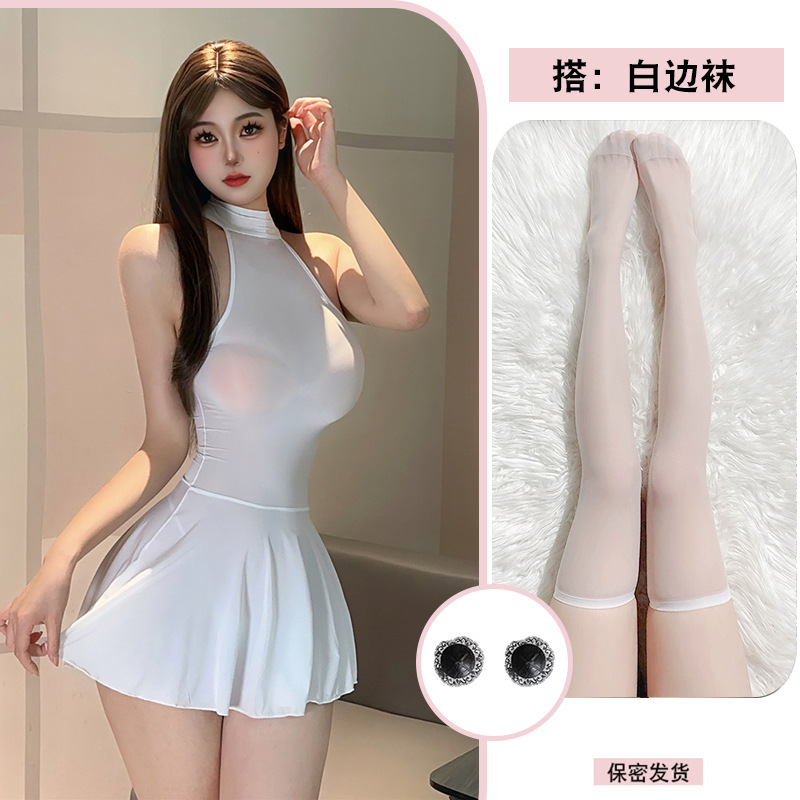 흰색 + 가슴 패치 + 흰색 양말