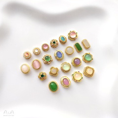 ダムの金色の保色は猫の目の石をはめ込みます。