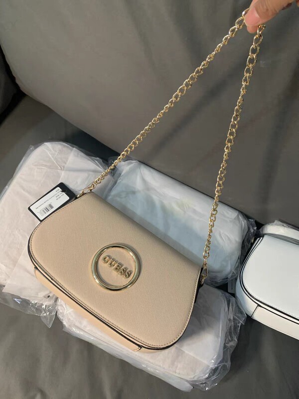 Exported to Europe and America, 500+ Surplus Stock 2025 Guess Women's Handbag, Casual Crossbody Bag, Multi-Purpose Women's Bag Exported to Europe and America, 500+ Surplus Stock 2025 Guess Women's Handbag, Casual Crossbody Bag, Multi-Purpose Women's Bag