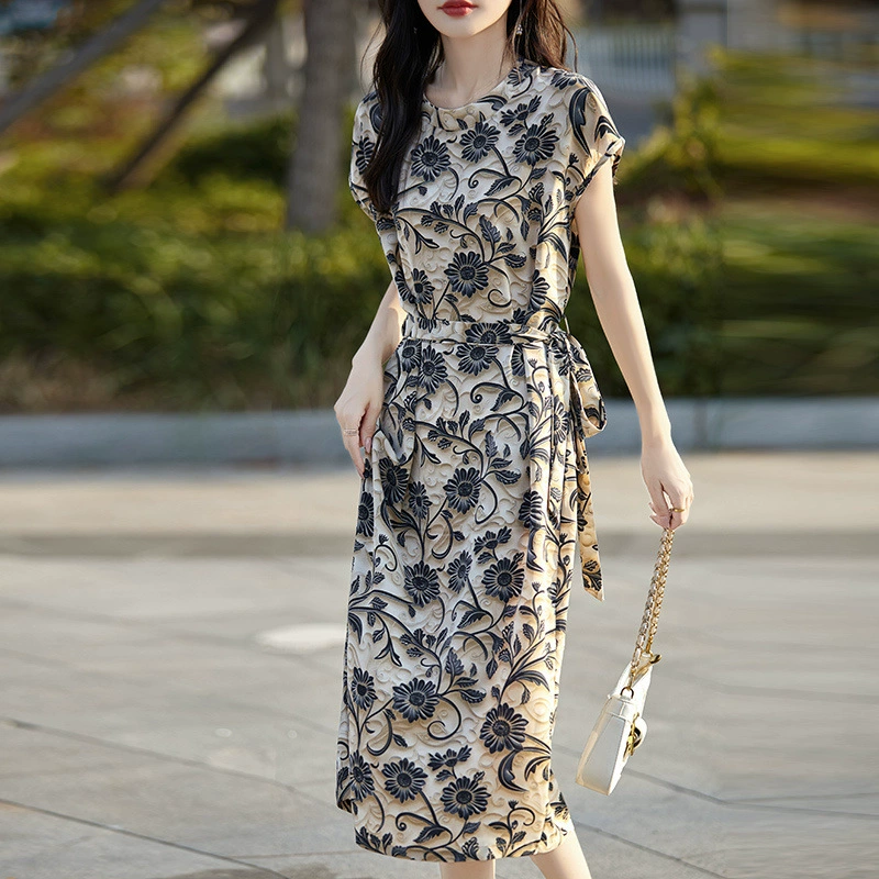 Летнее ретро-платье из ацетатного атласа с принтом, изысканное и элегантное, с эффектом стройнящего талии, длинная юбка с короткими рукавами, уменьшающая возраст.