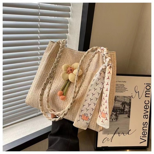 Vacation seaside woven straw bag women's large capacity  new rattan portable shoulder bag commuter tote bag