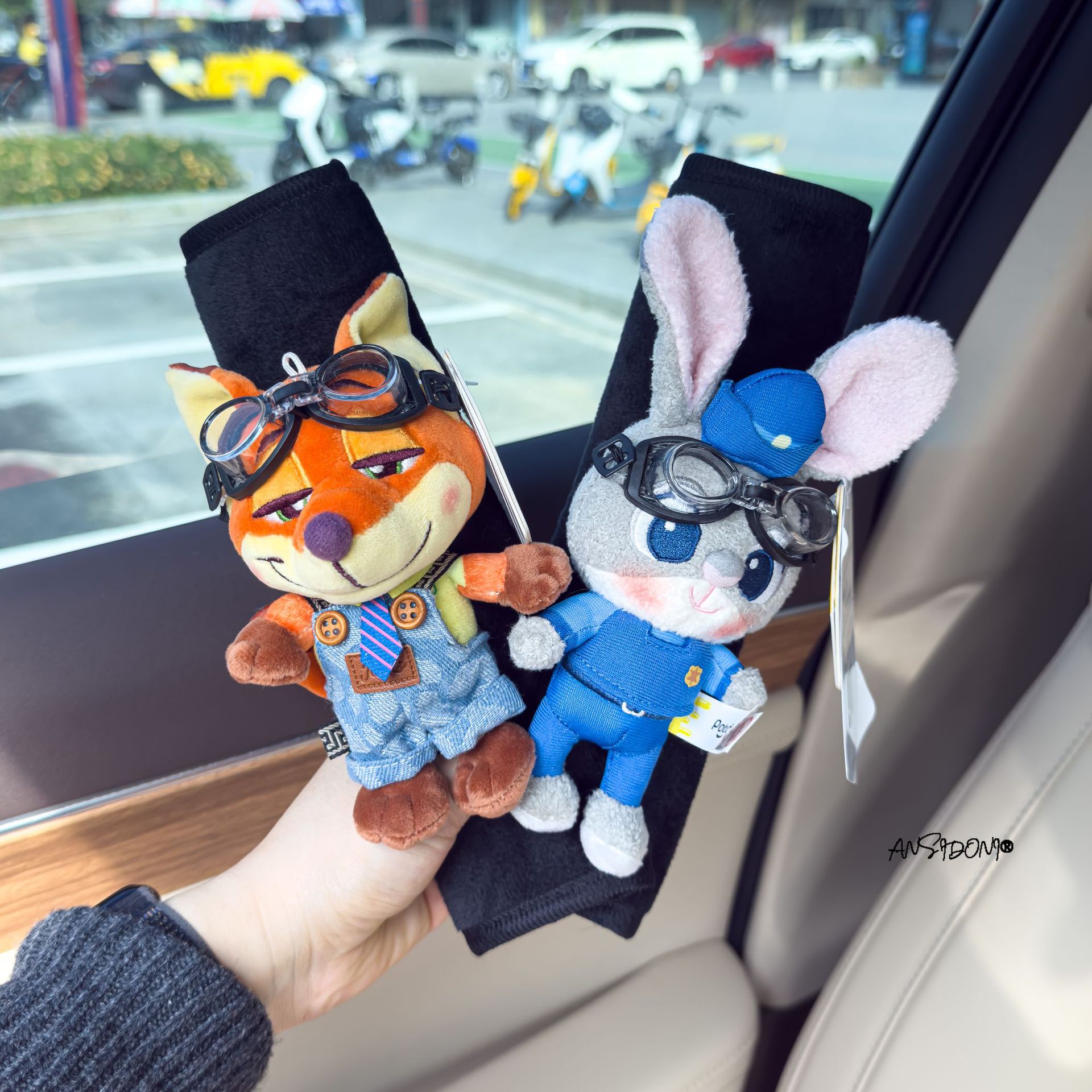 Authentic Zootopia Nick and Judy Doll Car Seatbelt Shoulder Pads Doll Couple Car Interior Accessories
