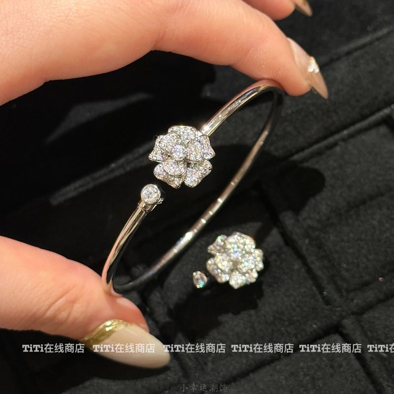 Titi Online Store French-Style Light Luxury Camellia Flower Bracelet with Diamonds for Women, Niche High-End Ring and Bracelet