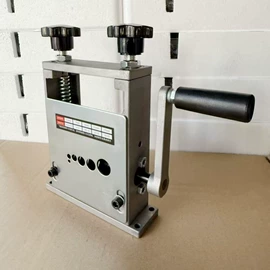 剥线机;缝中设备;电工刀