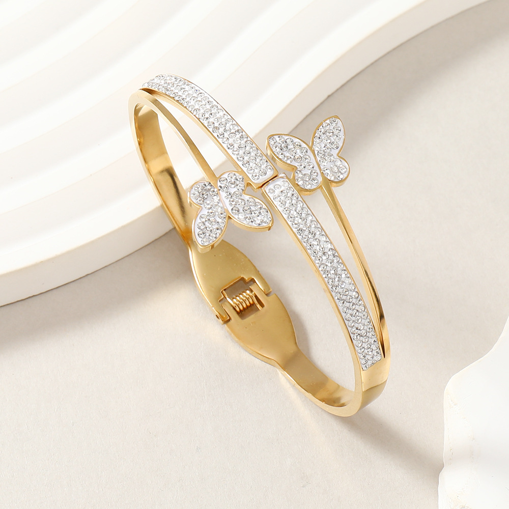 Pulsera de hebilla de acero de titanio de moda para todos los partidos pulsera de diamantes de mariposa de alto grado para mujer pulsera de acero inoxidable de lujo ligero fabricante
