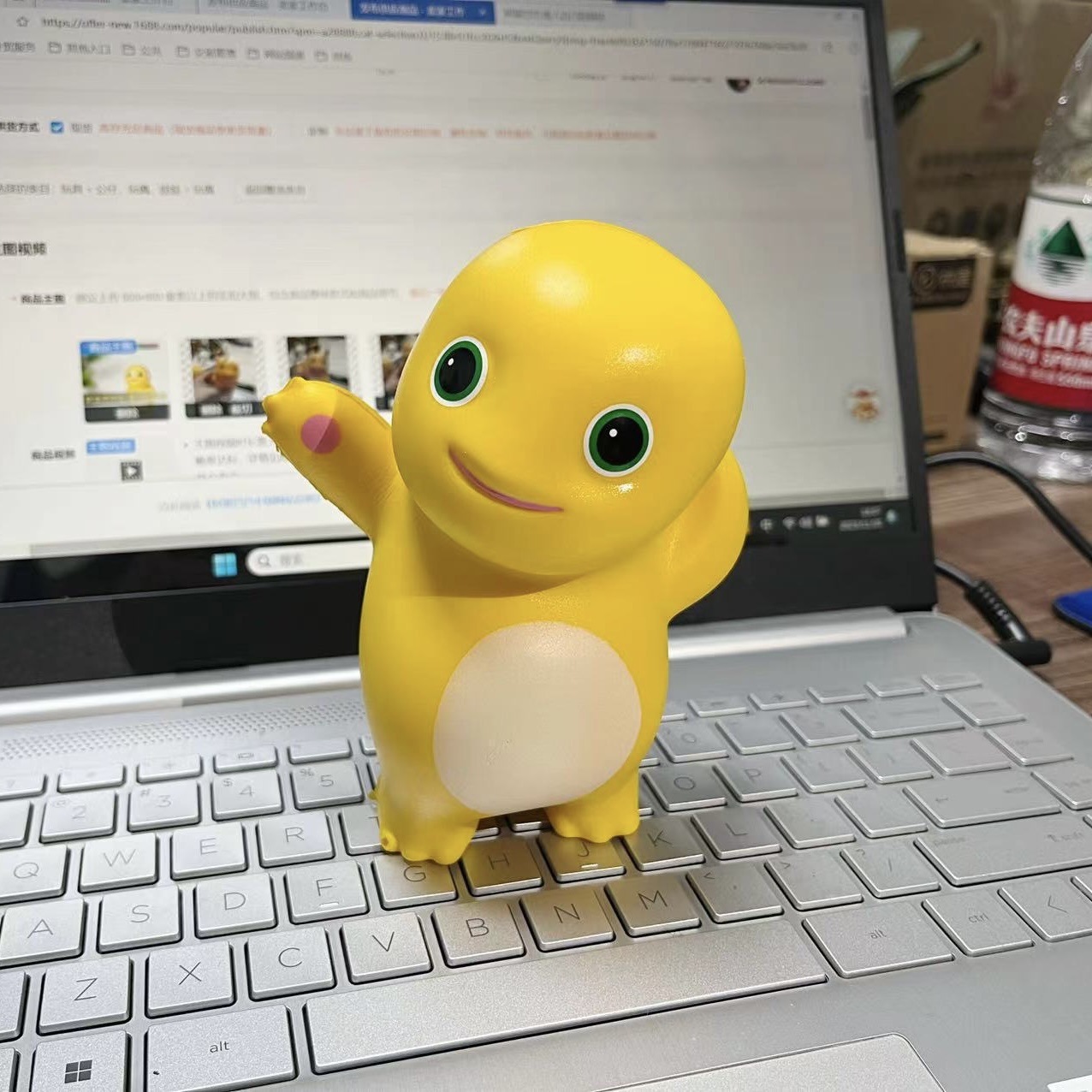 Pequeño dragón de leche pellizco pellizco lento rebote burbuja dragón juguetes niños niñas desempaquetar artefactos mágicos decoración de cabal