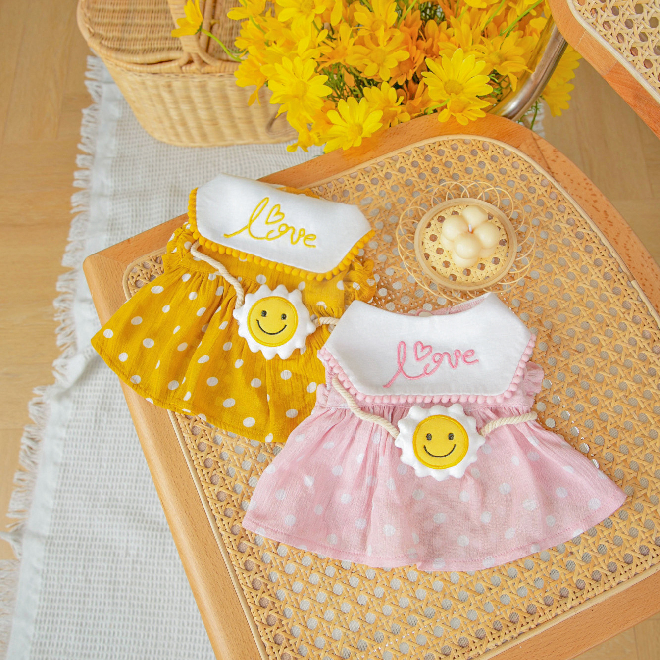 23 nueva primavera y el verano Delgado transpirable perro vestido de girasol bolsa mensajero ropa para mascotas gato falda