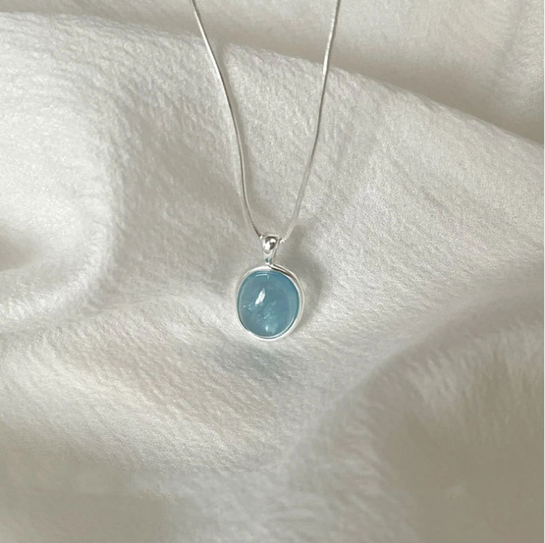 Xiaohongshu Popular Moonstone Aquamarine Necklace Women's Niche Fashion Commuting Versatile Oval Pendant Snake Bone Chain