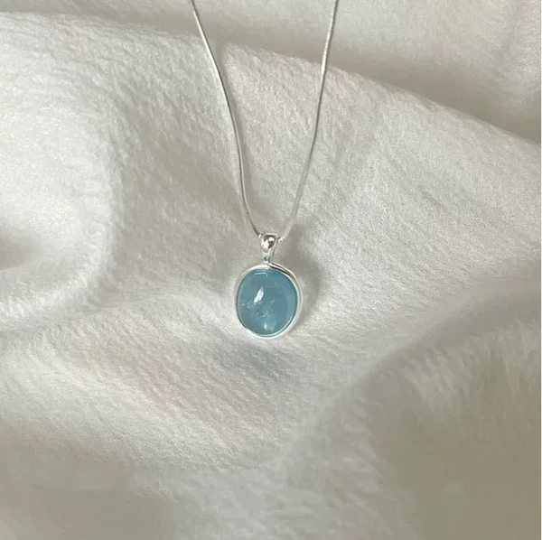 Xiaohongshu Popular Moonstone Aquamarine Necklace Women's Niche Fashion Commuting Versatile Oval Pendant Snake Bone Chain