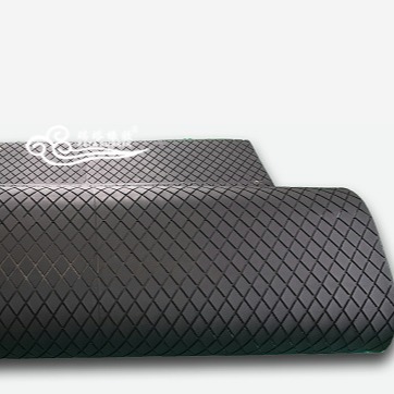 滚筒包胶现场施工 半硫化层菱形胶板现货供应