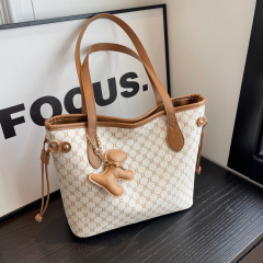 Retro-style, trendy, color-blocked handbag for women&mdash;2023 new arrival, popular online, autumn single-shoulder bag with large capacity tote bag.