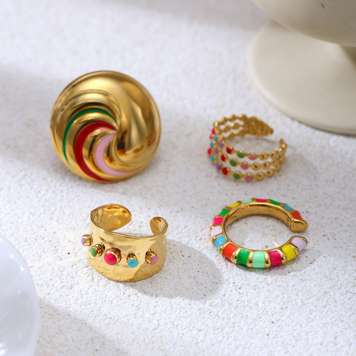 Anillo de acero inoxidable para mujeres no se desvanece galvanizado de oro 18k anillo de goteo de aceite de lujo ligero nicho