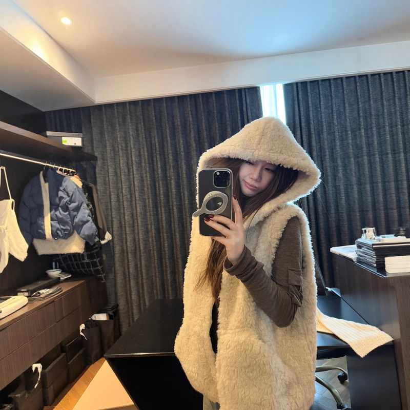 Fur Integrated Vest Jacket for Women in Winter, High-End, Small, Loose, Thickeneded Lamb Hair Vest with Hood