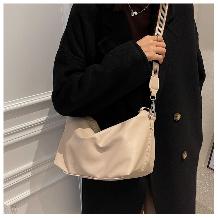 Soft Leather Simple Small Bag New Fashion Korean Version Tote Bag Autumn Single Shoulder Messenger Bag display picture 9