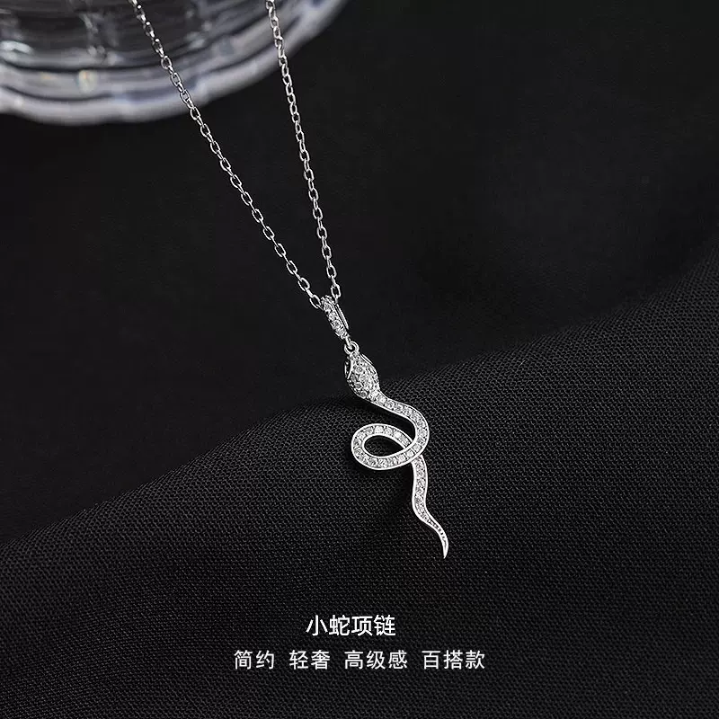 韩版轻奢灵蛇项链女时尚百搭小众设计爆款吊坠高级感毛衣锁骨颈链