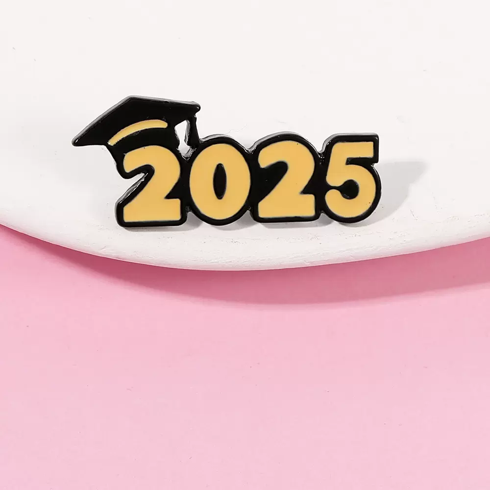 欧美跨境2025考博士帽胸针毕业高考试满分徽章学生纪念礼物工厂批