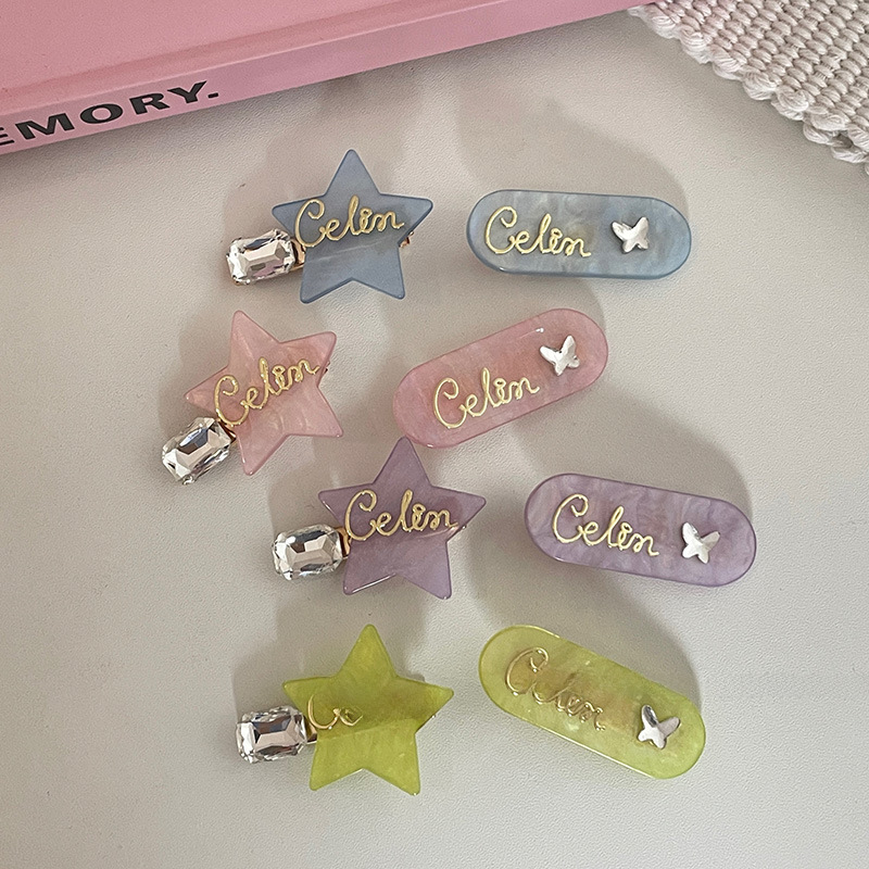 Forcina per capelli a forma di stella colorata, in acrilico, con diamante, a forma di farfalla, con lettera, carina, con frangia ovale, clip laterale, a forma di becco d'anatra, da donna_voghion.com