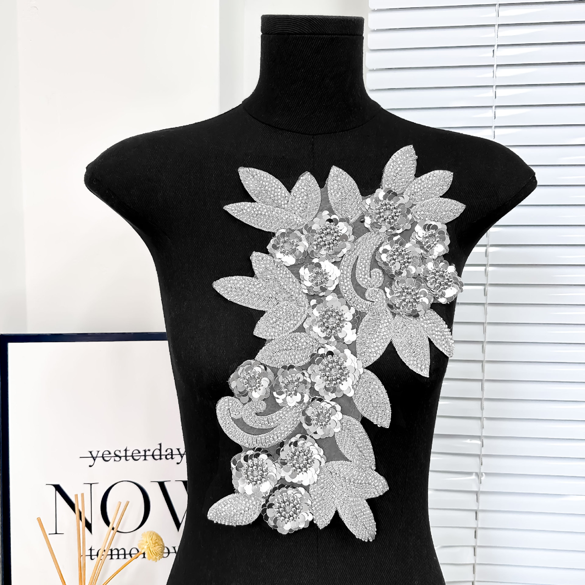 Nuevo transfronterizo de la industria pesada clavos cuentas cuentas sequillas flor tridimensional encaje vestido de boda vestido vestido de rendimiento vestido pegatinas de flores