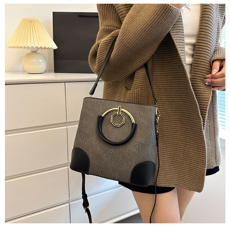1029g Weight Polyester Lining Material Zipper Closure Type Single Shoulder Strap Strap Type Crossbody Bag Bags Type Casual, Daily, Shopping Occasion Pu Leather Material Letter Pattern All Seasons Season Women's Gender Classic Style Style Bucket Shape Women's Pu Leather Letter Classic Style Bucket Zipper Crossbody Bag 12