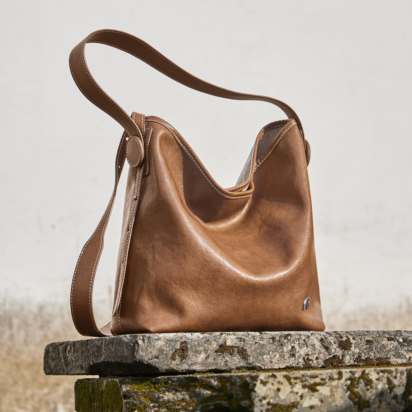 Women's 2026 New Spring/Summer Bucket Bag Large Capacity Crossbody Bag Commuter Genuine Leather Shoulder Bag - Thumbnail 8