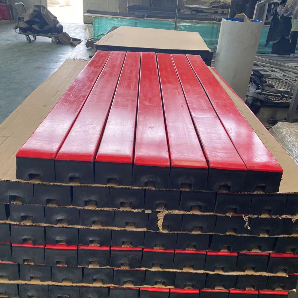 阻燃橡胶缓冲滑条厂家1200mm1500mm高分子阻燃缓冲滑条