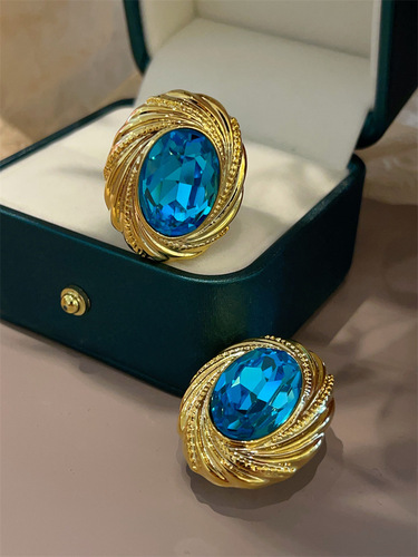 Light Luxury High-End Blue Pigeon Egg Diamond Stud Earrings  New 18K Gold-Plated Edge Elegant Stud Earrings Unique